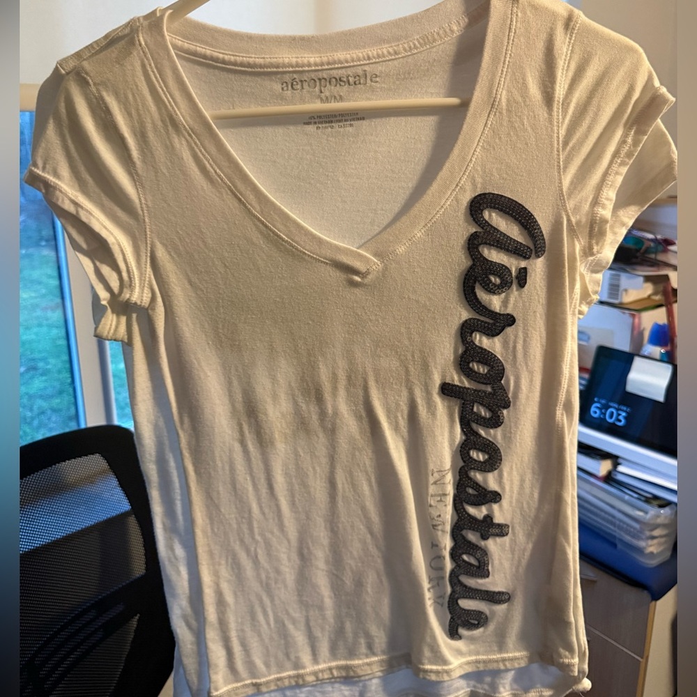 Vintage Aeropostale Women's White Graphic V-Neck Tee